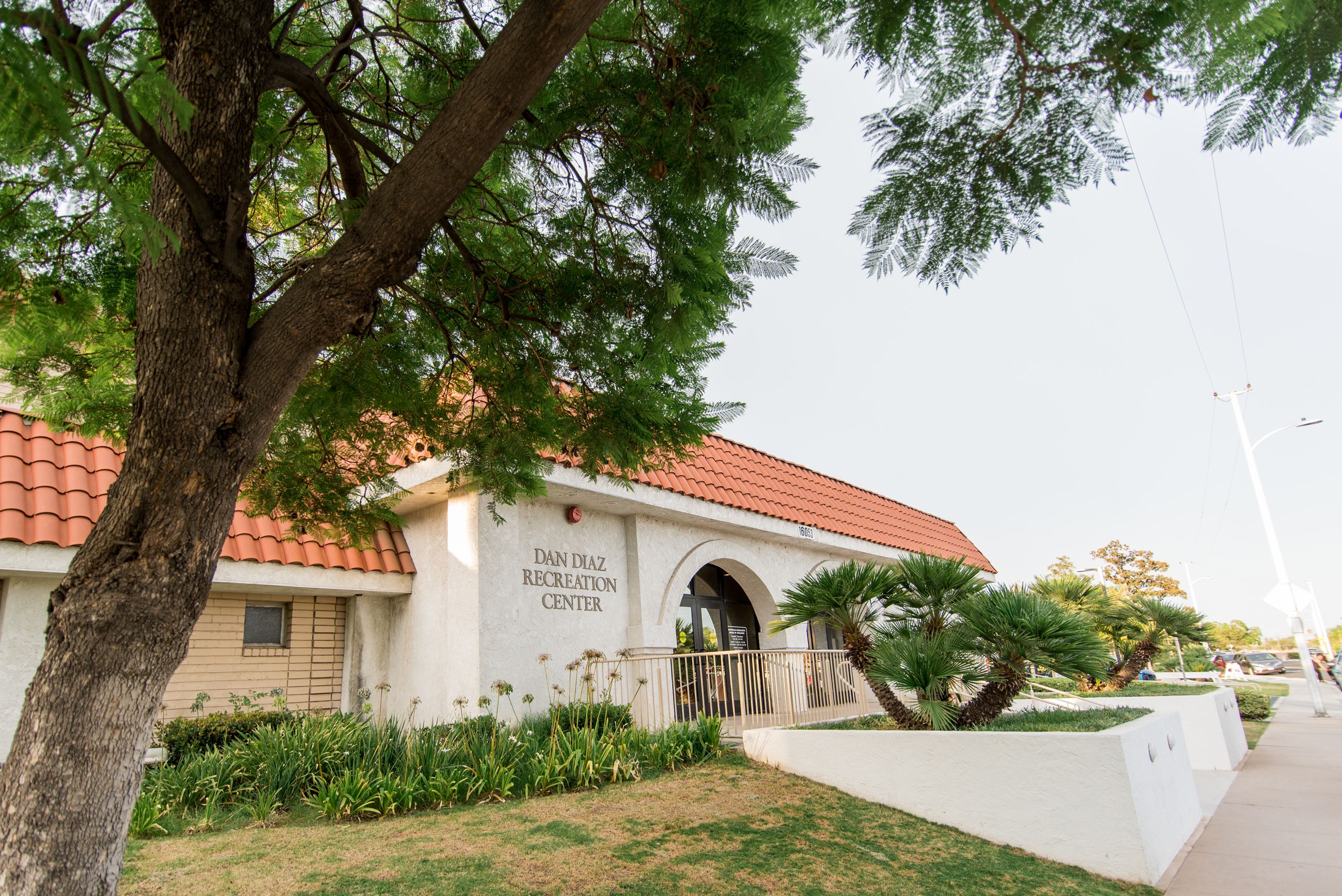 Picture of the front of the Irwindale Dan Diaz Recreation Center building